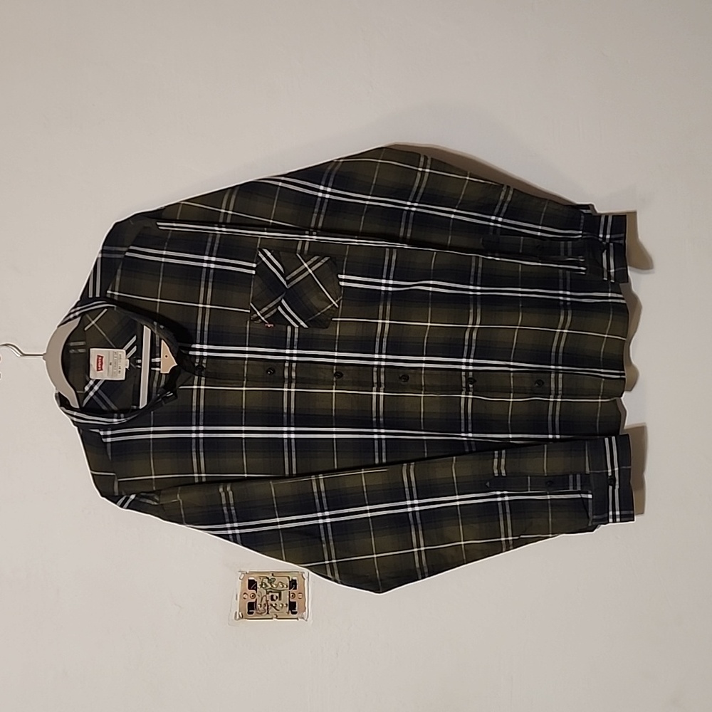 Levi Strauss mens XXL long sleeve green plaid shirt. New never worn.